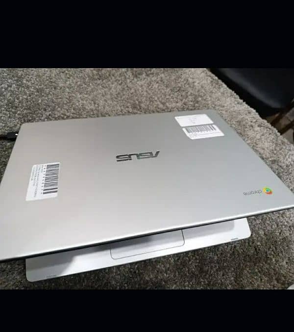 Asus Chromebook metalic body 1