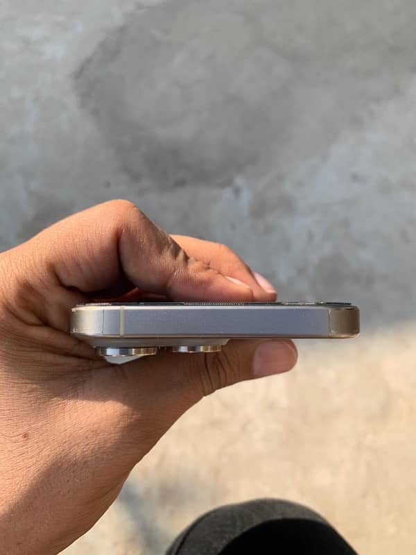 iPhone 15 pro max non PTA 4