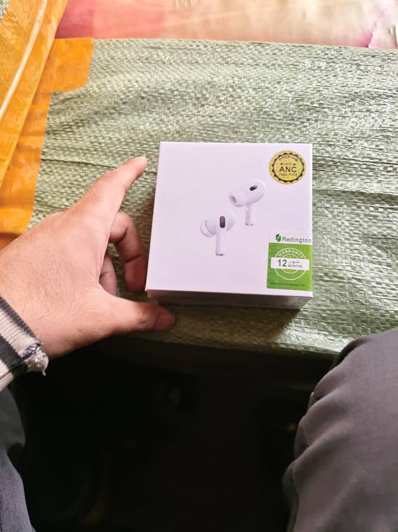 Earbuds available with extra buda and cable 0