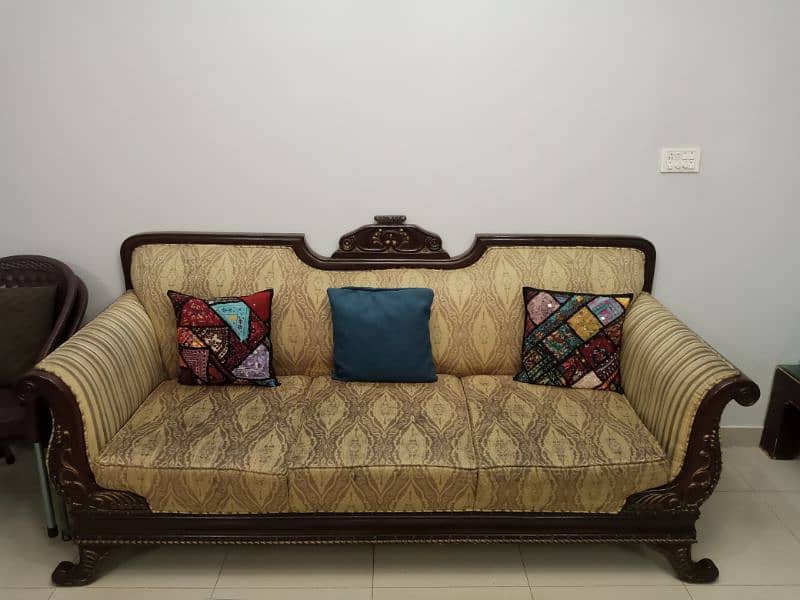 7 SEATER LUXURIOUS SOFA SET. 0