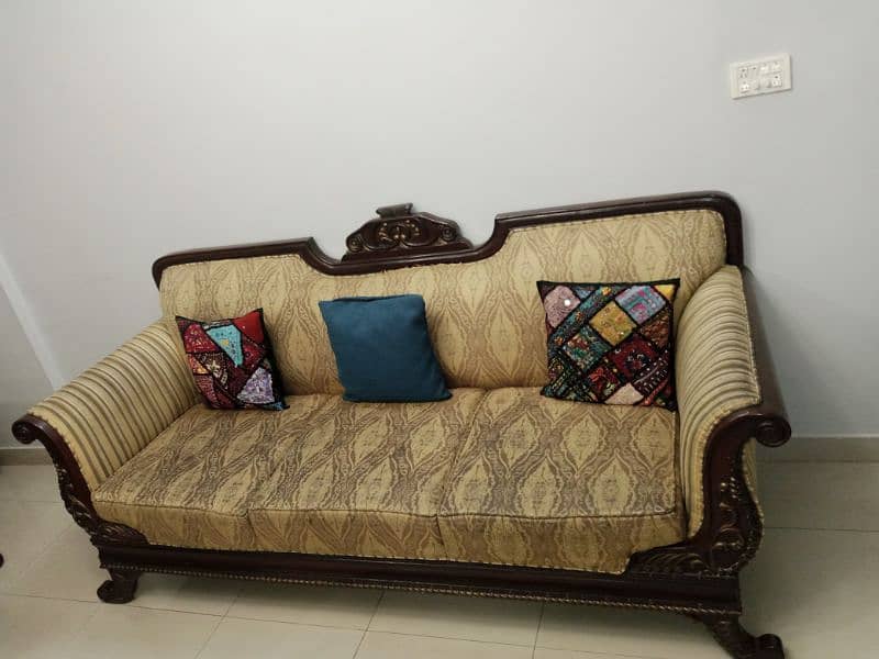 7 SEATER LUXURIOUS SOFA SET. 1