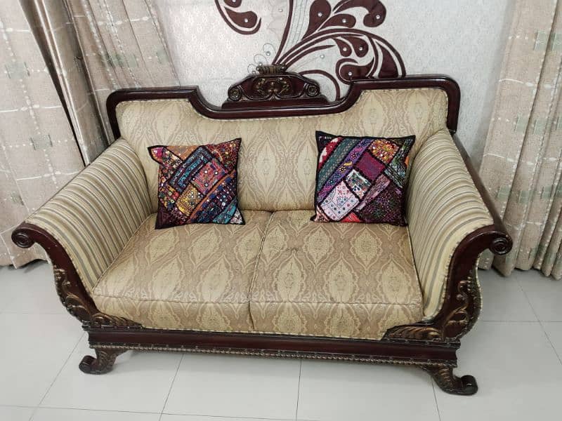 7 SEATER LUXURIOUS SOFA SET. 2