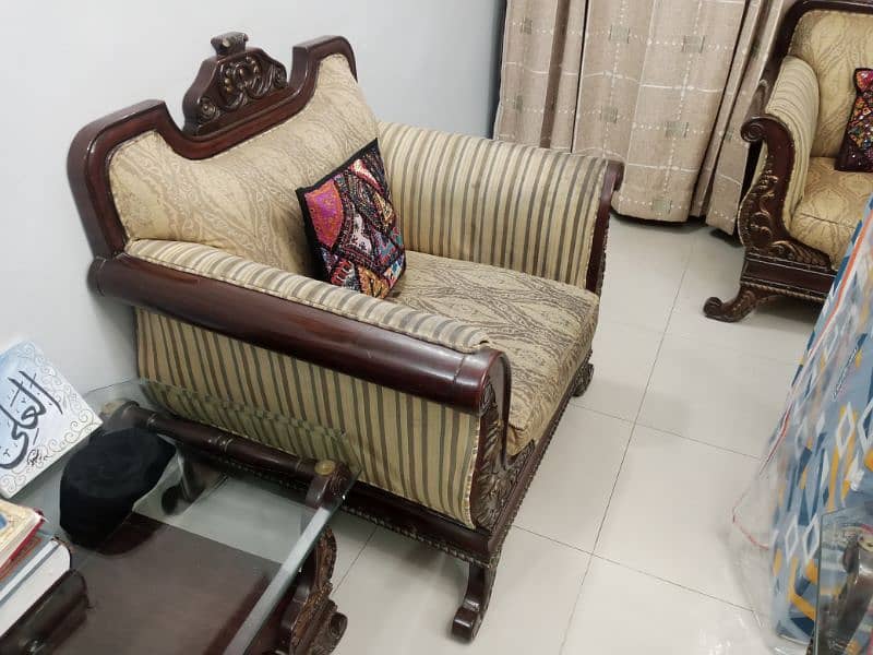 7 SEATER LUXURIOUS SOFA SET. 5