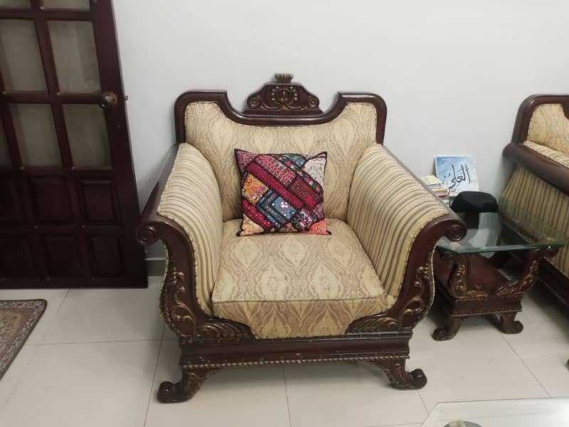 7 SEATER LUXURIOUS SOFA SET. 6