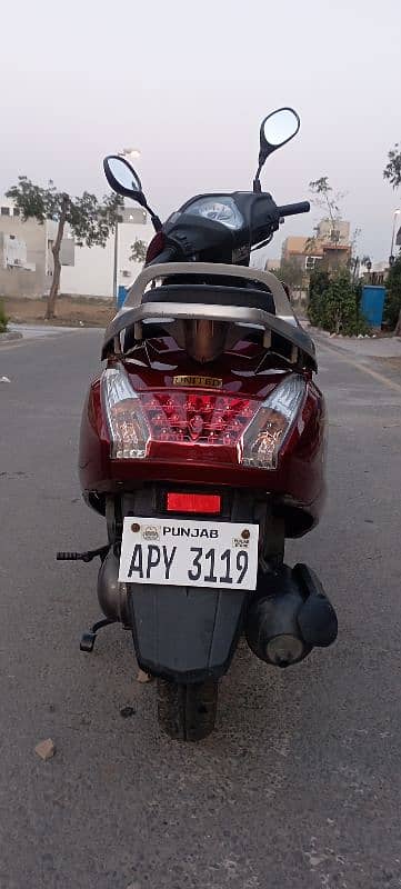 100cc united self start scooty,2700 kilometer chli hai good condition 1