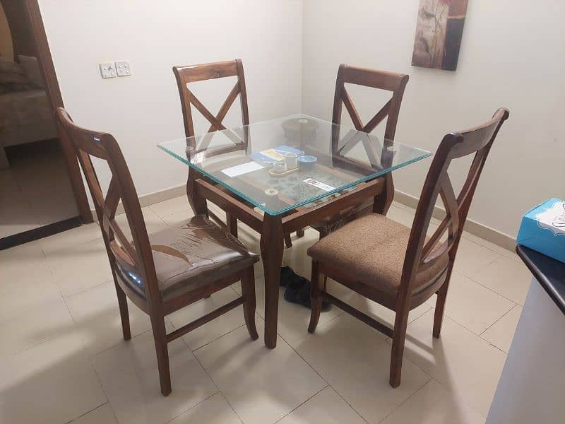 4 chairs Dinning Table 1