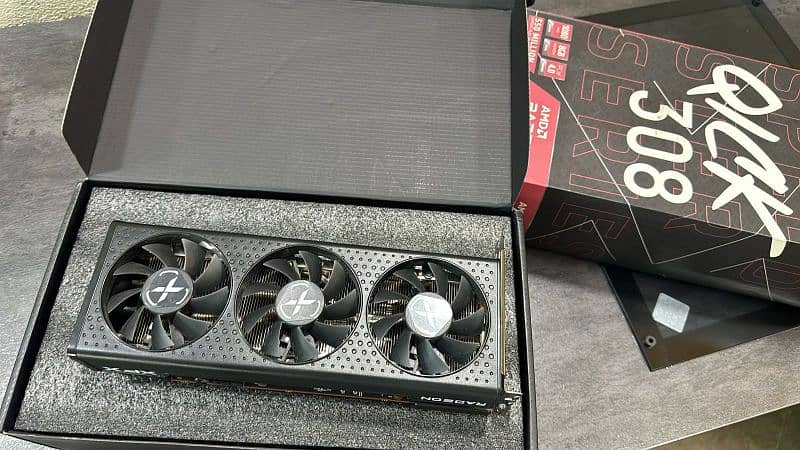 XFX RX 6600 XT. Tri fan with box 3