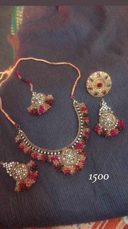 THREE jewellery  sets 0