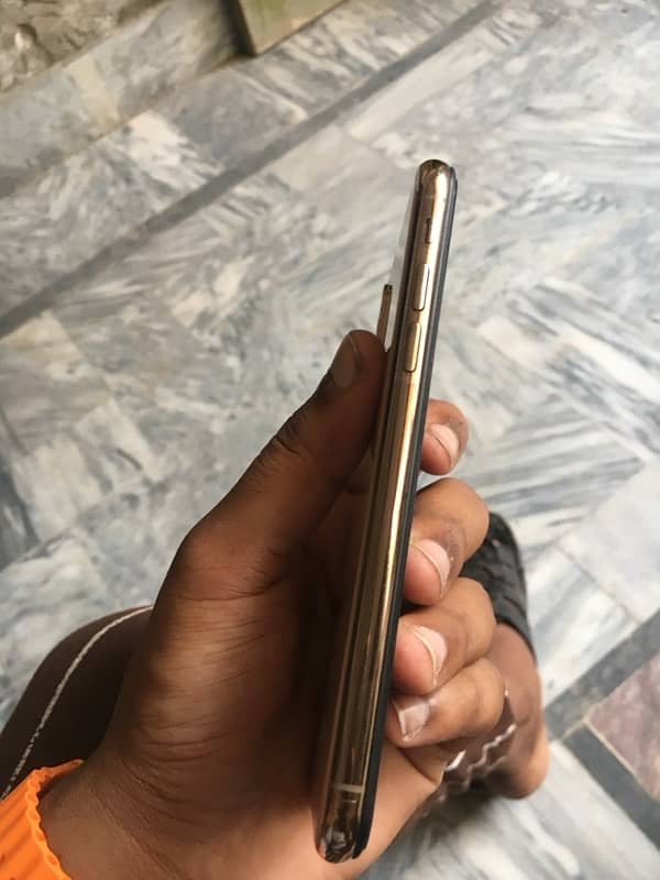 Iphone xs Gold 64 Gb PTA approved 4