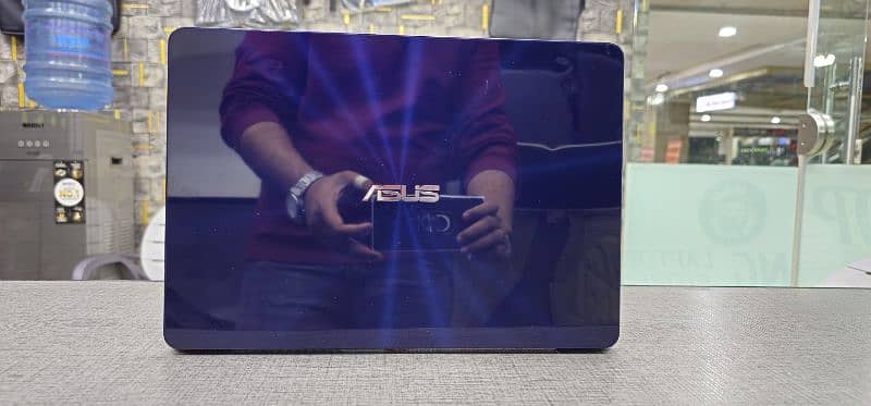 Asus ultrabook Core i7 7th Generation 9