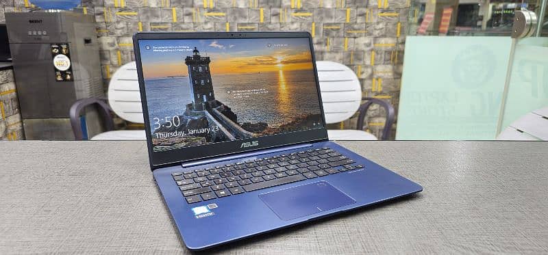 Asus ultrabook Core i7 7th Generation 11