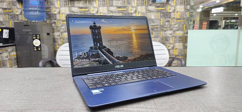 Asus ultrabook Core i7 7th Generation 14