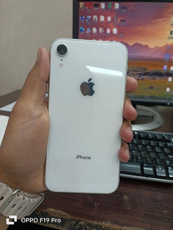 iphone XR 10/10 condition 0