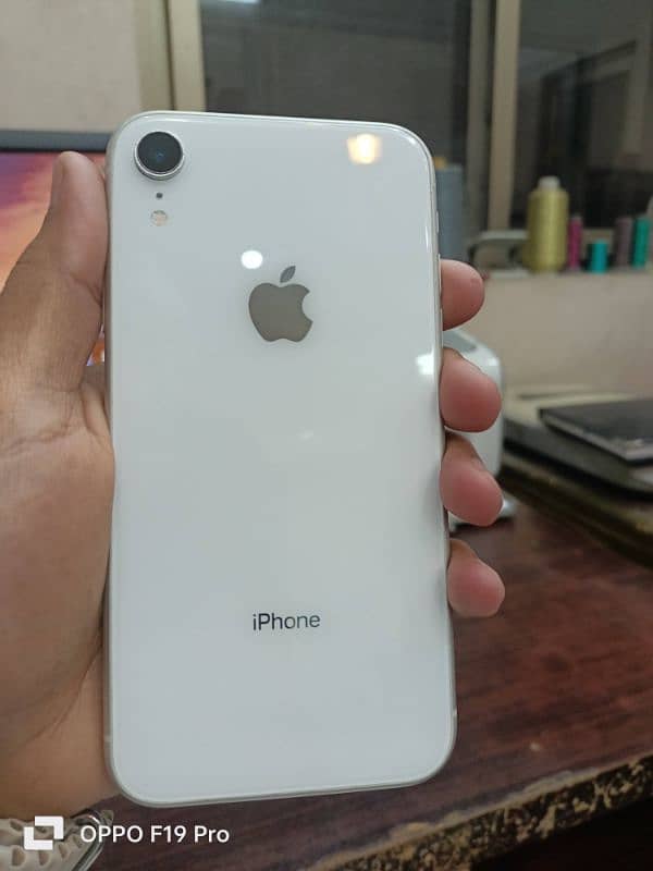 iphone XR 10/10 condition 1