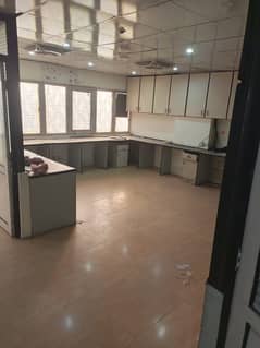 Semi Furnished office on Shahrah-e-Faisal 1000sqft