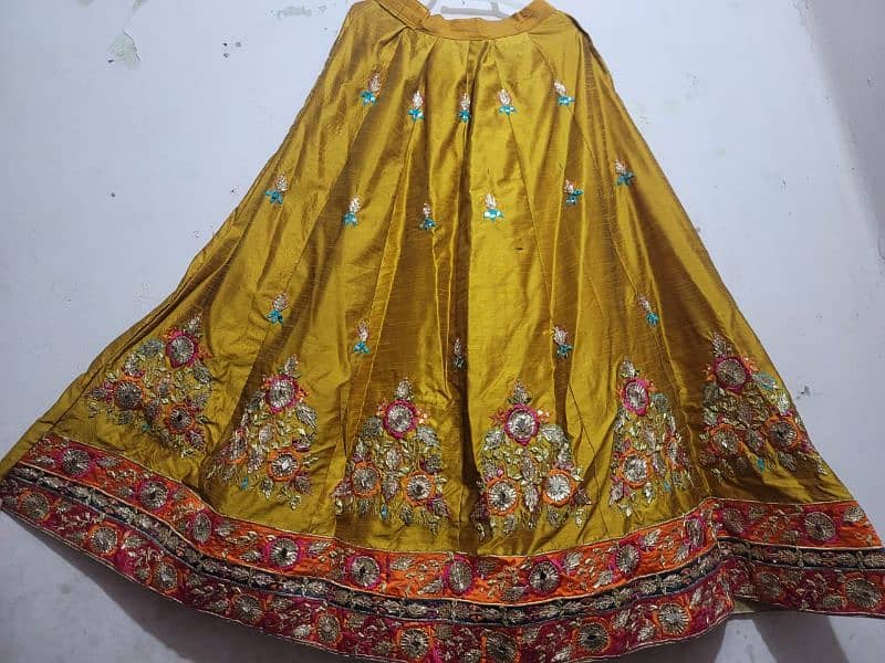 Bridal Mehandi lehnga dress in New condition 2