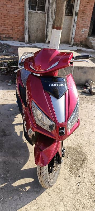 United Scooty 100 cc 4