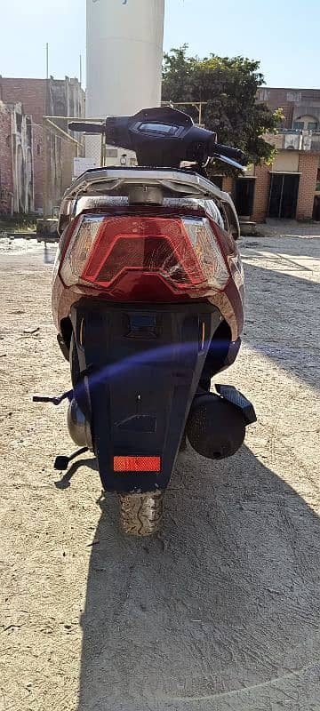 United Scooty 100 cc 6