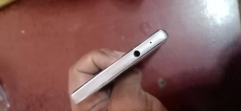 Huawei P8 (not P8 lite) 4