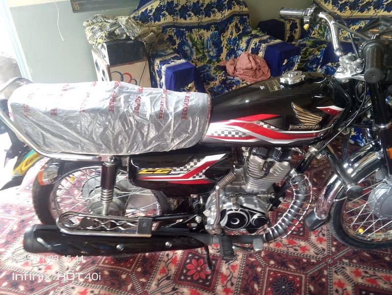 Honda 125 lush conditions minor used demand 2lac 10 haza 0