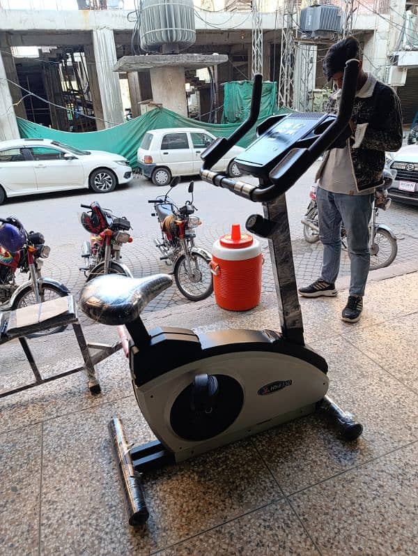 Fully Commercial Upright Bike With Big seat Adjustable resistance 3