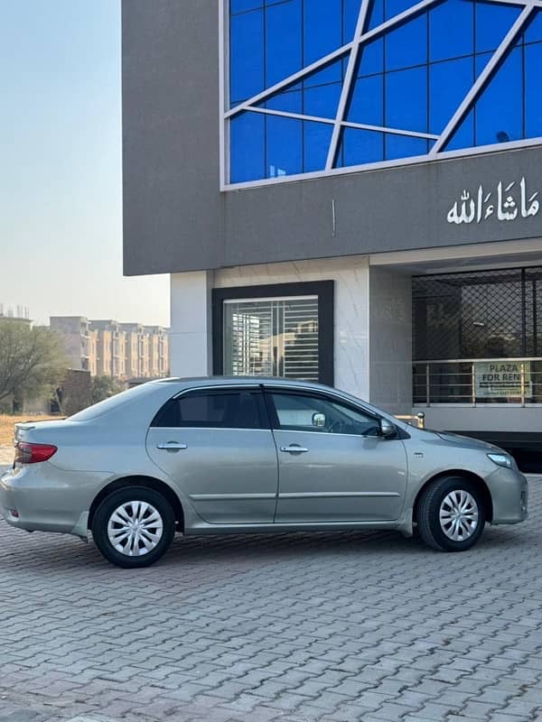 Toyota Corolla Altis 2011 8