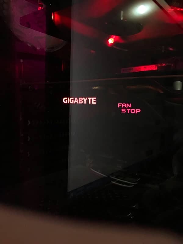 gigabyte rx570 4gb 256bit with rgb lights 1