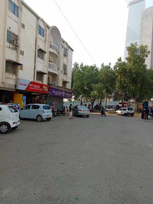 Flat Semi furnished 3Beds available near Abdullah Shah gazi  2Floor 14