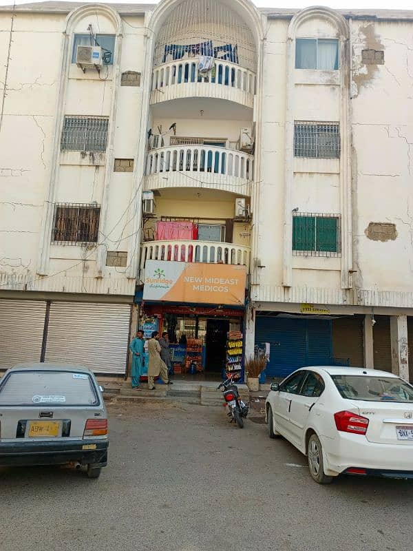 Flat Semi furnished 3Beds available near Abdullah Shah gazi  2Floor 16