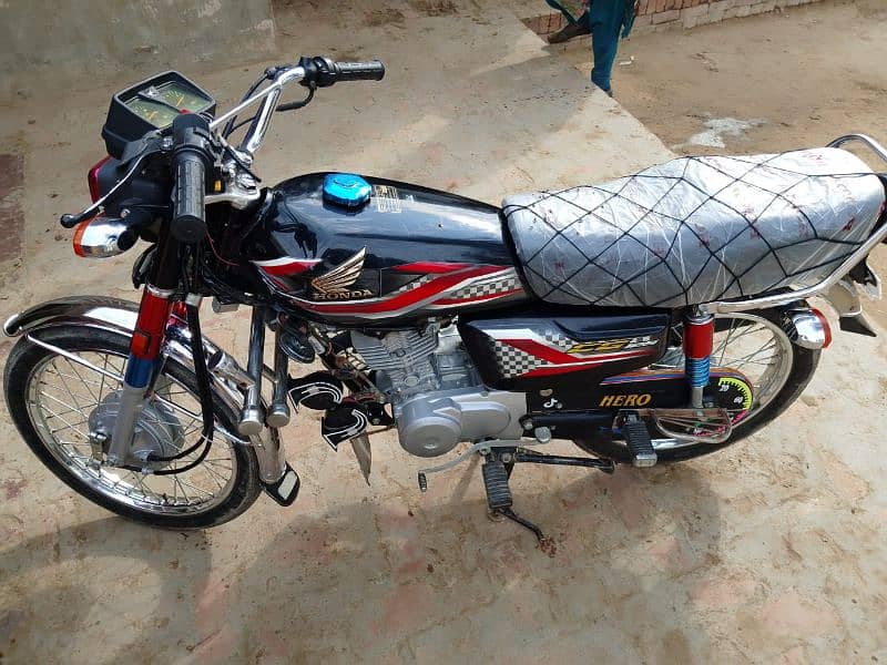 Honda 125  model 2024 10/10 condition walikot ada takht mahl 3