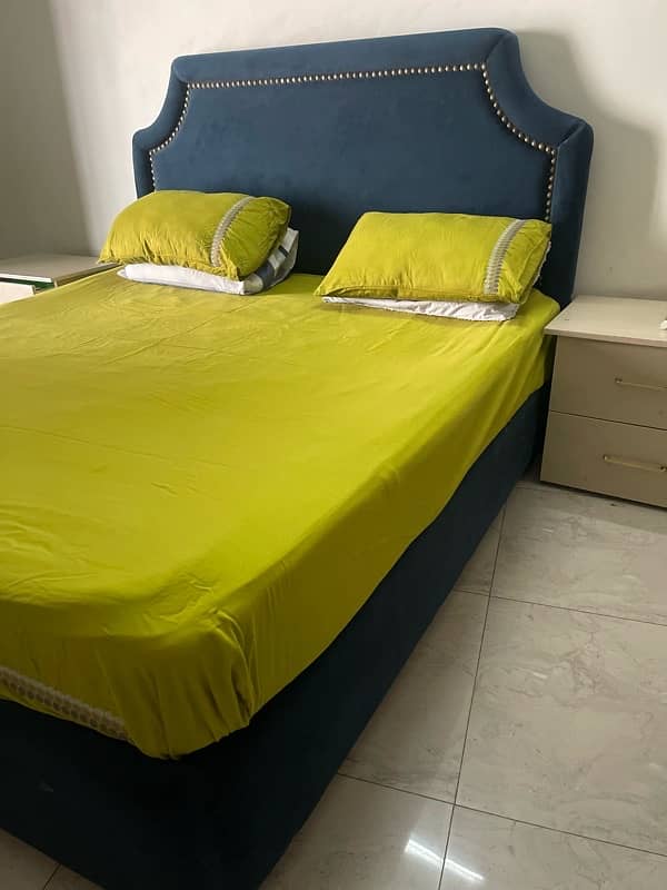 king size bed with side tables 3