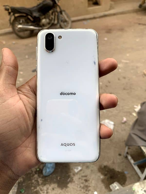 Aquos r2 0