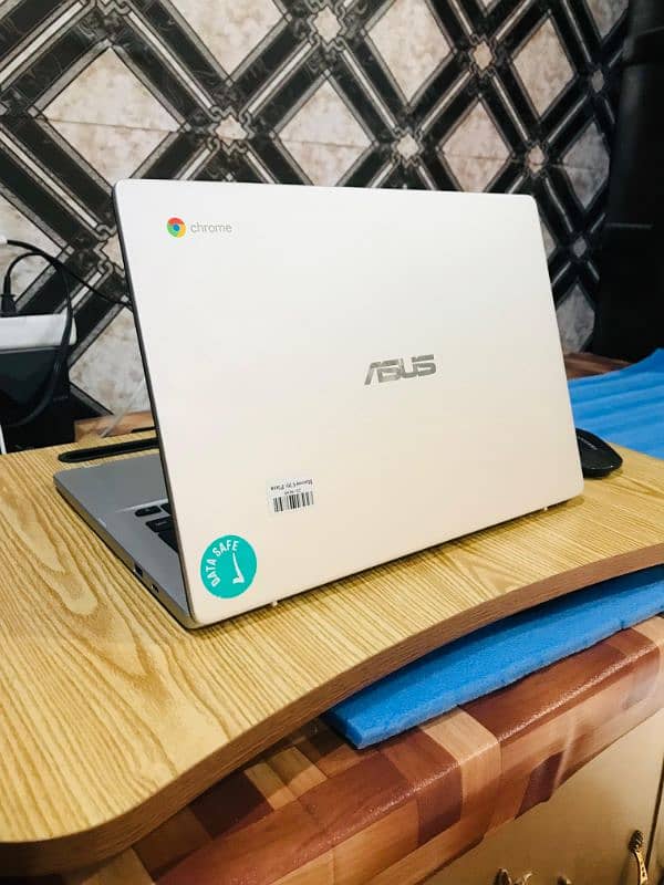 Asus Touch Screen Laptop & Chromebook, 1