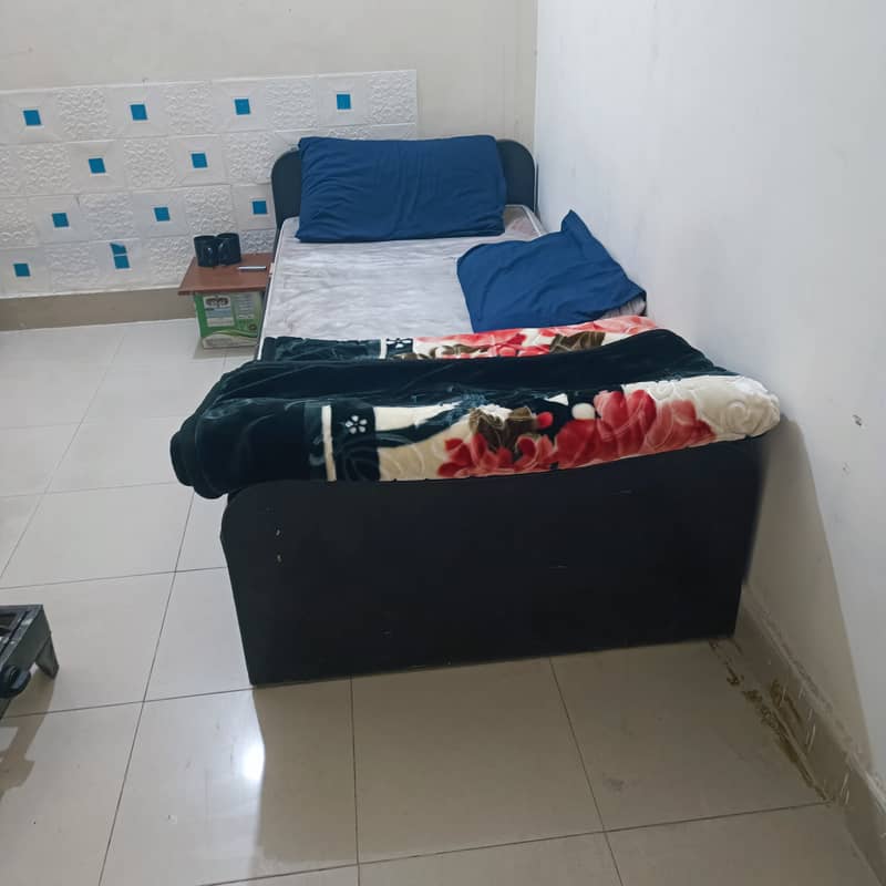 Single bed with mattress 3