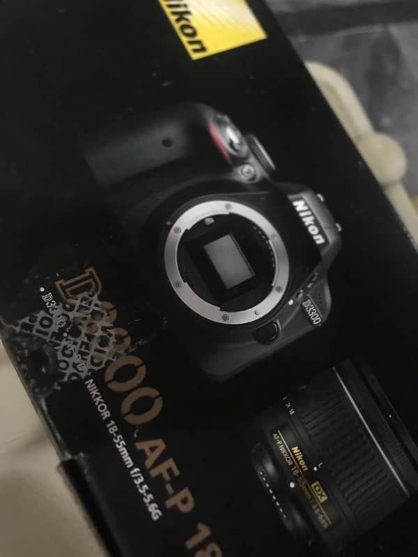 Nikon D3300 and 18:55 with box 5