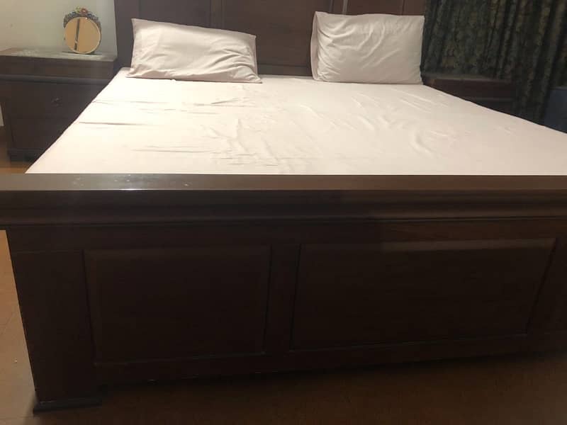 King size bed with 2 side tables and one dressing 6