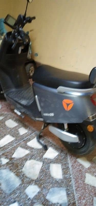 YADEA  G 5 ELECTRIC SCOOTER 3