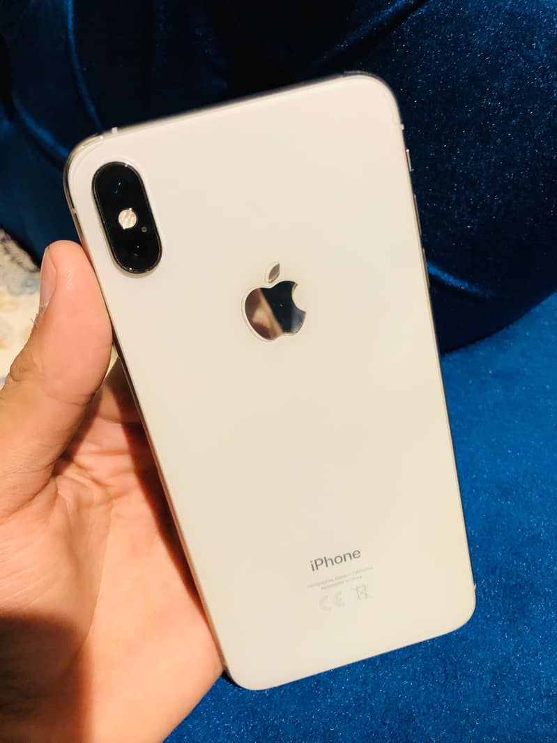 Apple iPhone XS Max 4