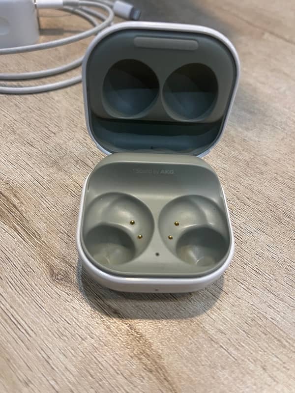 Samsung Galaxy AirBuds 2 4