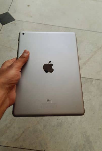 Ipad (5th Generation) Exchange possible 0