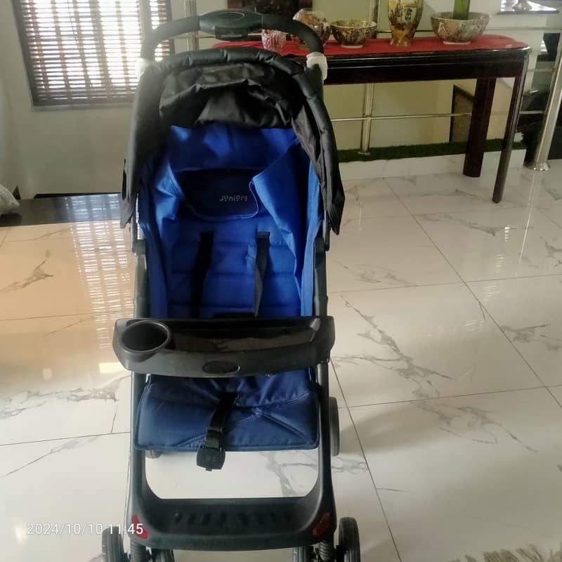 Baby pram by Junior's 0