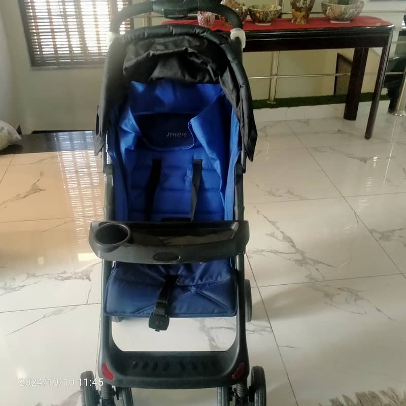 Baby pram by Junior's 1