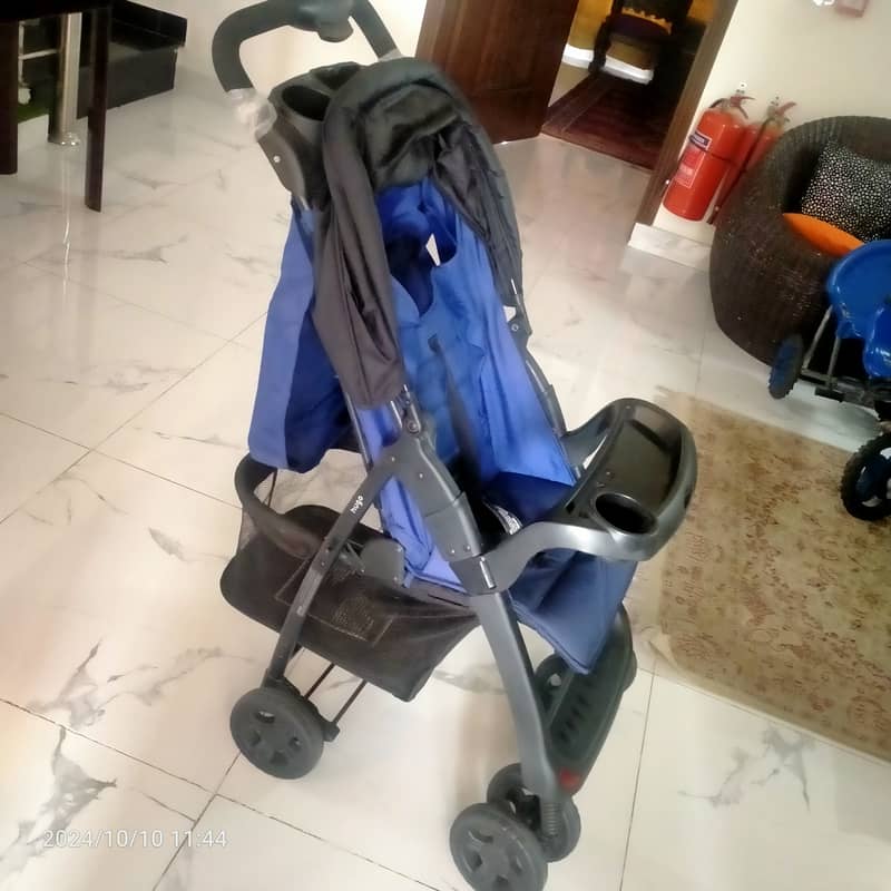 Baby pram by Junior's 2