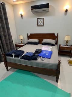 KING SIZE BED + 2 SIDE TABLES