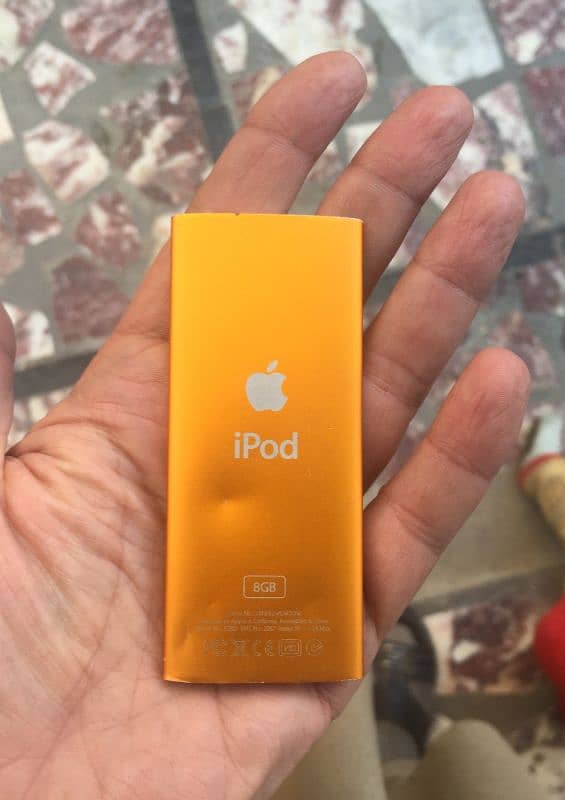 lpod 8gb (Apple Brand) 7