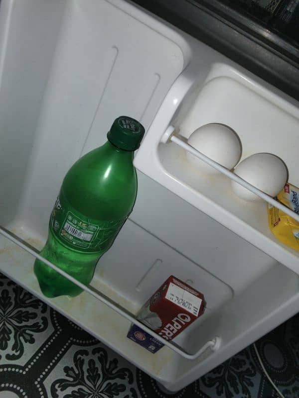 mini room fridge 2