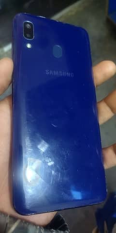 Samsung A20  2 gb  32 gb