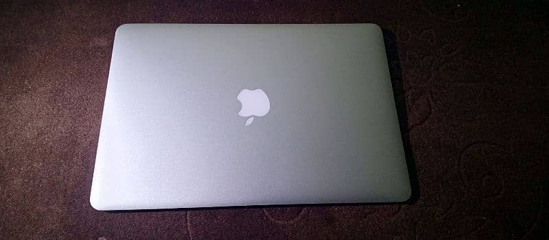 MacBook Air 2015 - Intel i7, 13.3" Display, 8GB RAM, 512GB SSD 0