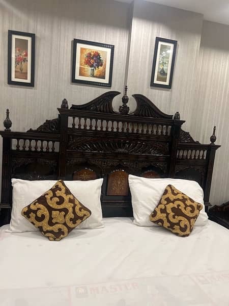 sheesham wood Bed with side tables 1