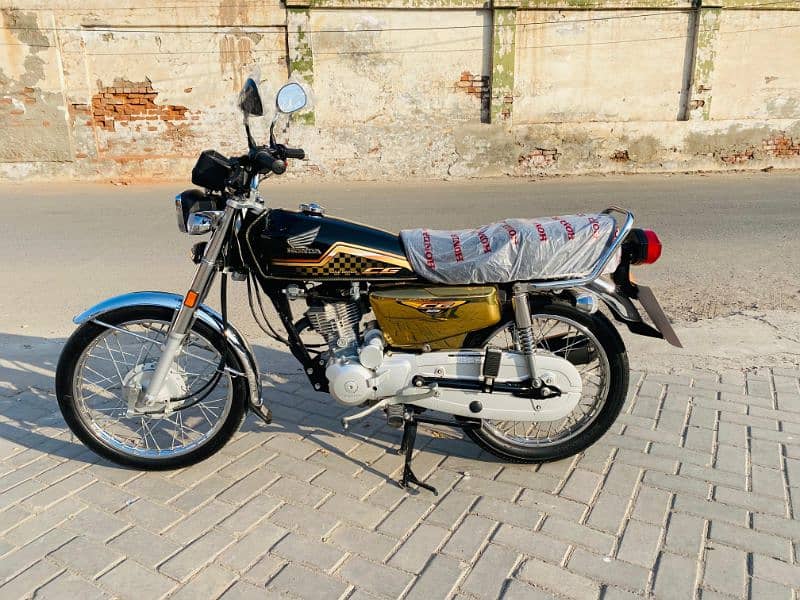 Honda 125 Gold Edition 3